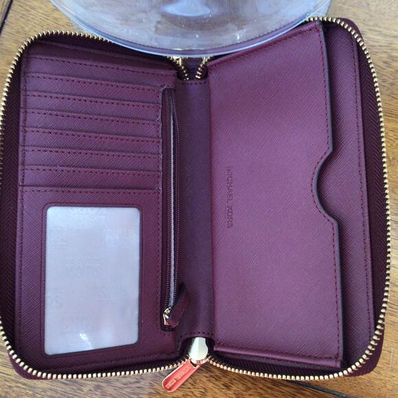 Michael Kors Purple Berry Pebble Leather Wristlet Wallet NWOT - Picture 6 of 7